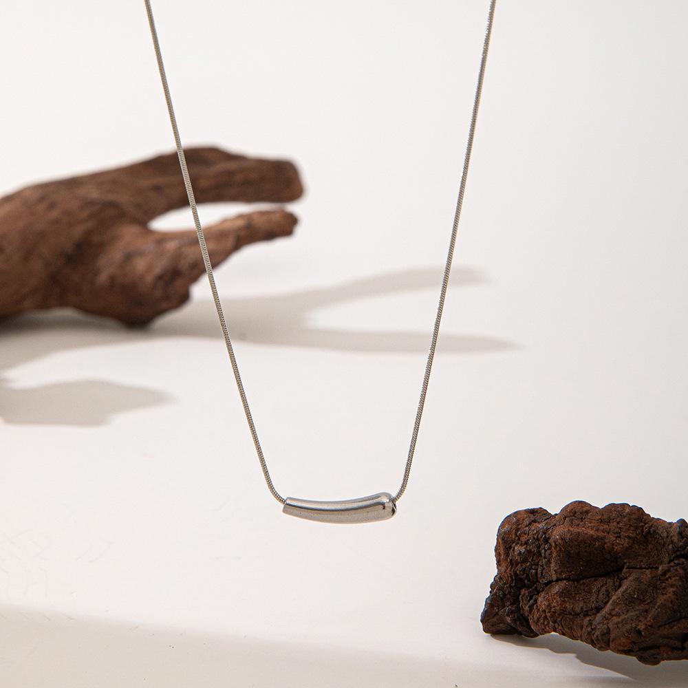 

Минималистичный инс универсальный нишевый дизайн маленький кулон в виде баклажана высокое чувство геометрический шик ожерелье