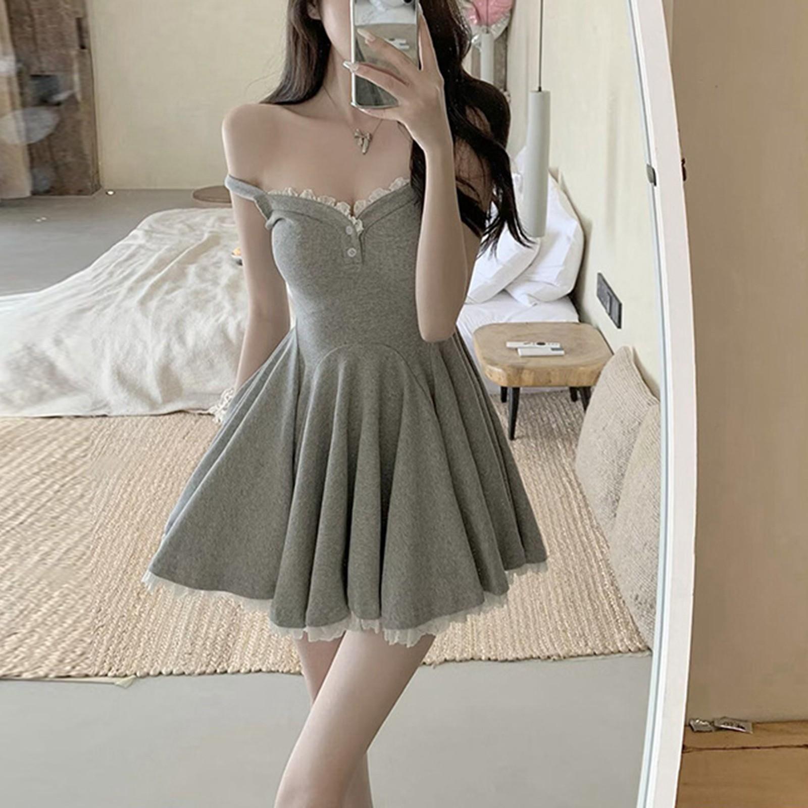 

Женское кружевное платье-комбинезон с V-образным вырезом и плиссированным А-силуэтом M