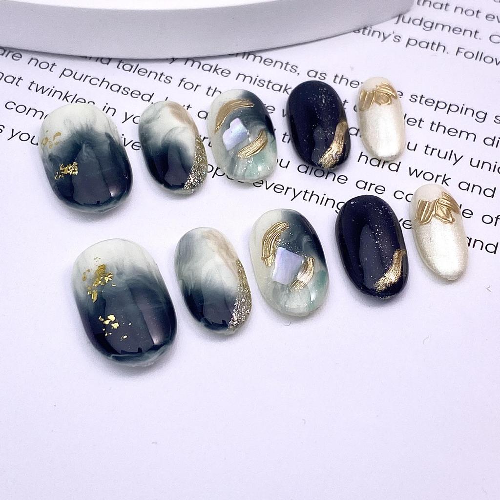 Handmade Gradient Nail Tips: Short Oval, Versatile, Skin-Brightening, Hand-Painted Nail Art Stickers.