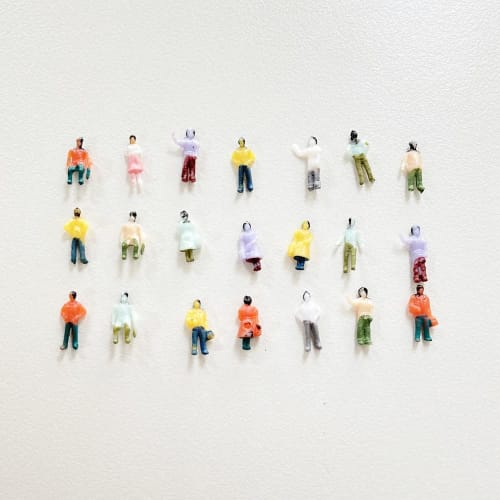 Freell N Gauge 1/150 Miniature Figures, Random Set of 100, for Railway Models, Dioramas, and Diorama Designs, Standing and Sitting Poses, Layouts, and