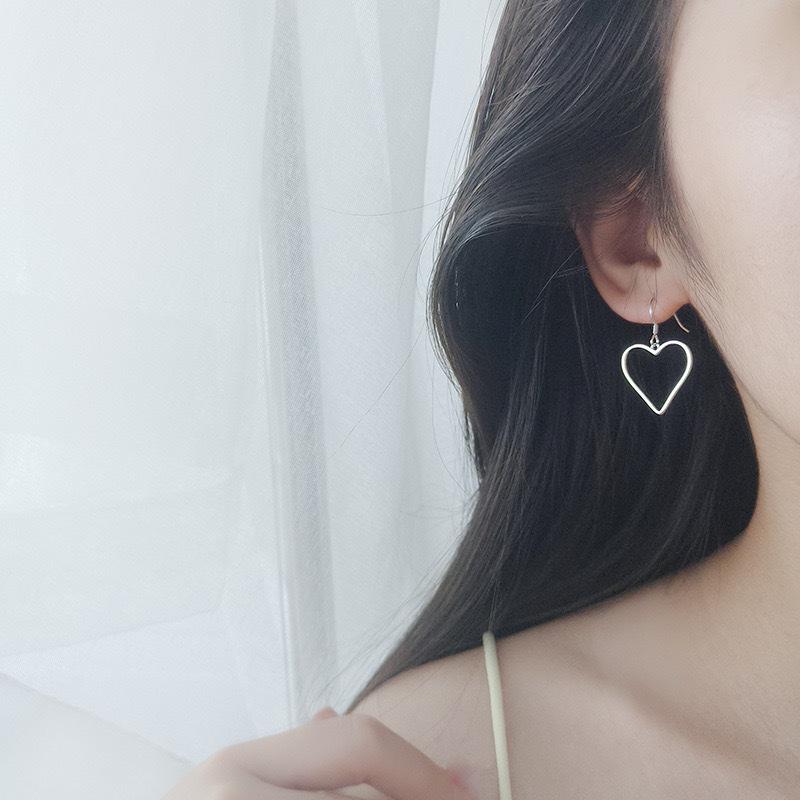 

Vintage Sweetheart Heart-Shaped Cutout Earrings for Women платиновий