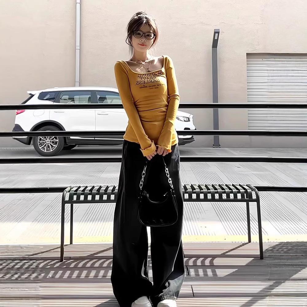 Frühling 2025 Würziges Amerikanisches Mädchen Gelbes U-Boot-Ausschnitt Langarm Sexy Retro Schlankmachendes T-Shirt