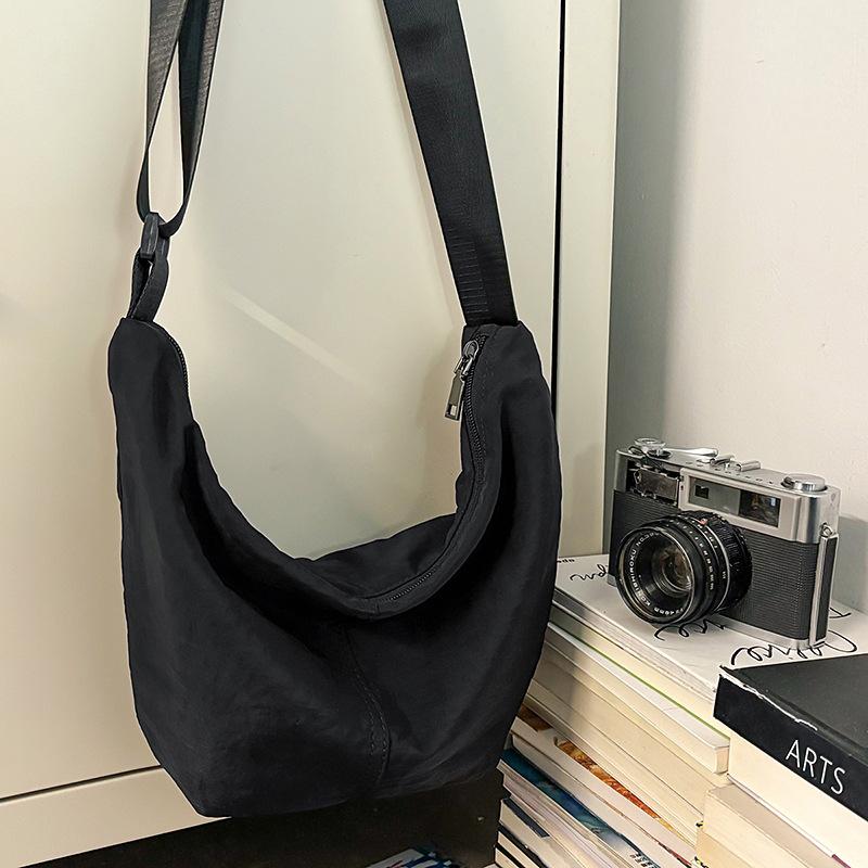 Crossbody bag women's shoulder bag large capacity 2025 summer new bag fashion dumpling bag trend simple cloth bag
