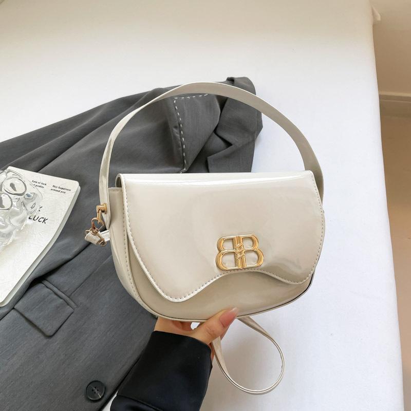 2025 new high-end sense popular underarm women's bag sense foreign style chain bag niche single shoulder crossbody versatile saddle bag