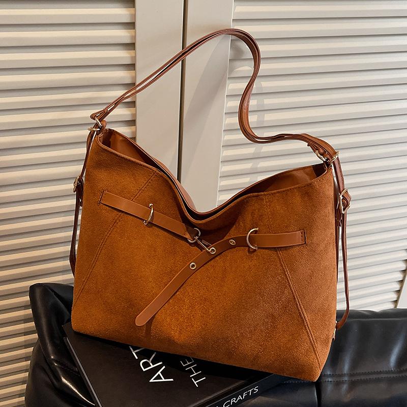 2025 Zimní High-End Matná Kožená Taška Módní A Všestranná Dámská Taška Tote Zahraničního Stylu Ležérní Taška Messenger