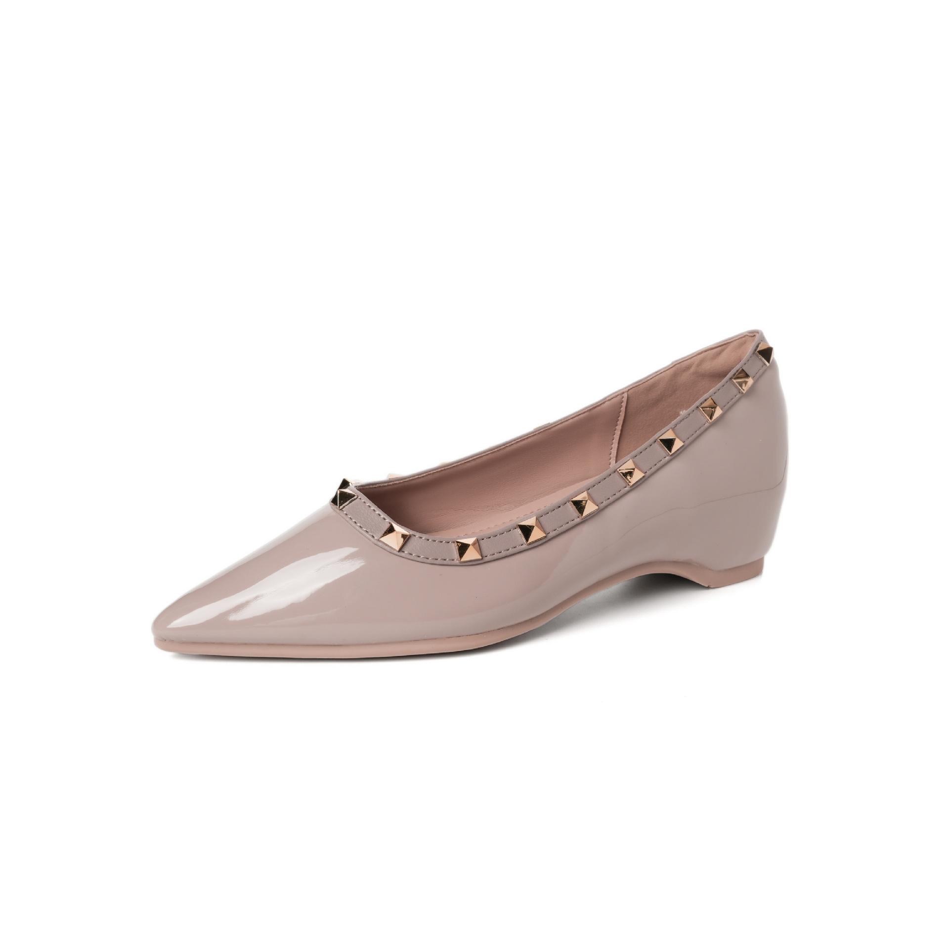 

Клепаные новые балетки, увеличение внутренней высоты в темпераменте, лаковые туфли-лодочки нюдового цвета с острым носком, универсальные для работы 41