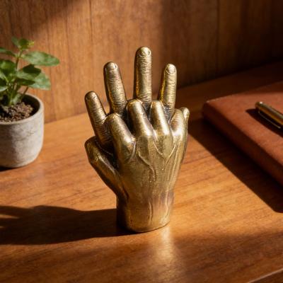 Holding Hands Statue Artistic Resin Sculpture Palm Gesture Design Ornament Metallic Texture Indoor Outdoor Decor