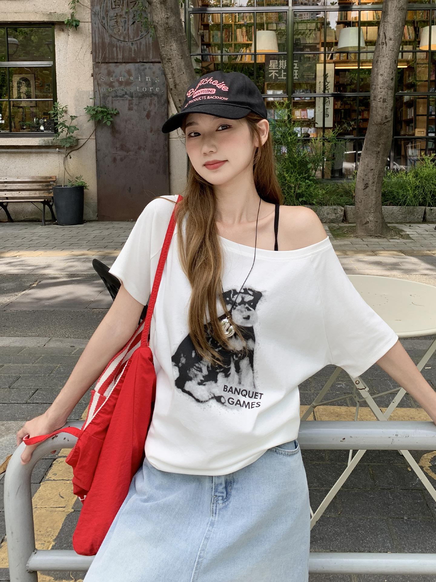 

Lazy wind puppy print design sense diagonal collar short-sleeved T-shirt women s summer ootd beautiful casual off-the-shoulder jacket S белый