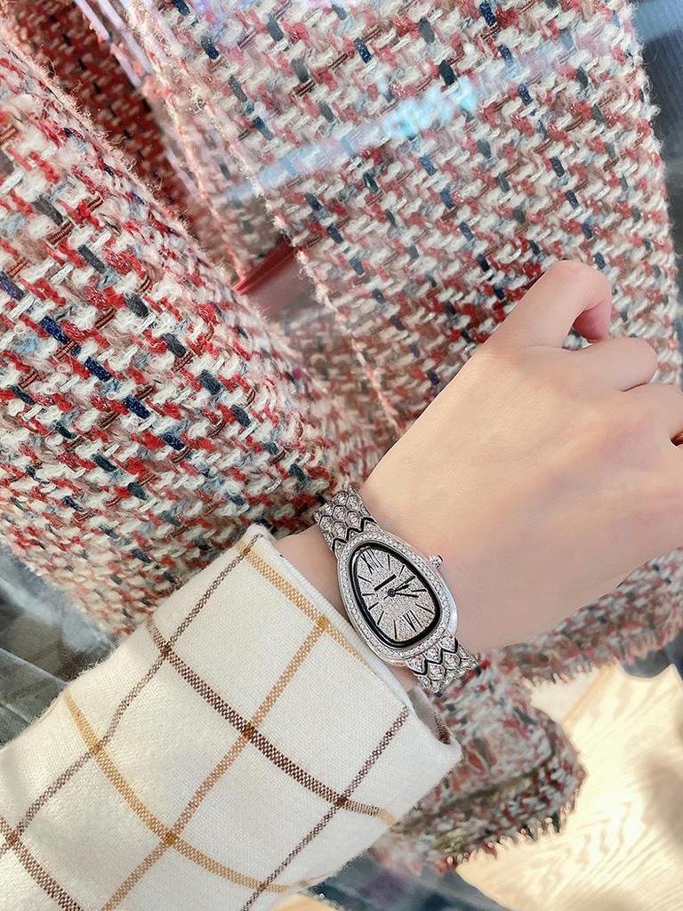 Elegante sternförmige Damen-Quarzuhr in Schlangenform - Luxuriöses wasserdichtes mit Diamanten besetztes Armband von Light Fashion Niche.