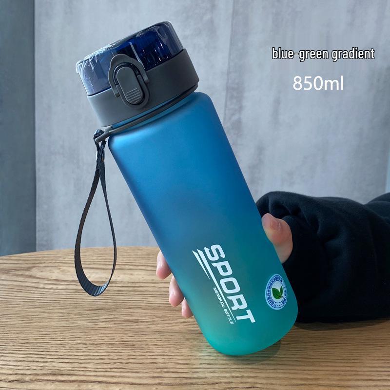 Casino Frosted Sports Water Bottle: Creative Portable Plastic Cup with Lid for Men and Women