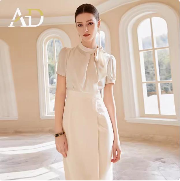 Goddess Style Slimming Lace-Up Stand Collar Dress with Figure-Flattering Patchwork and Fake Two-Piece Design