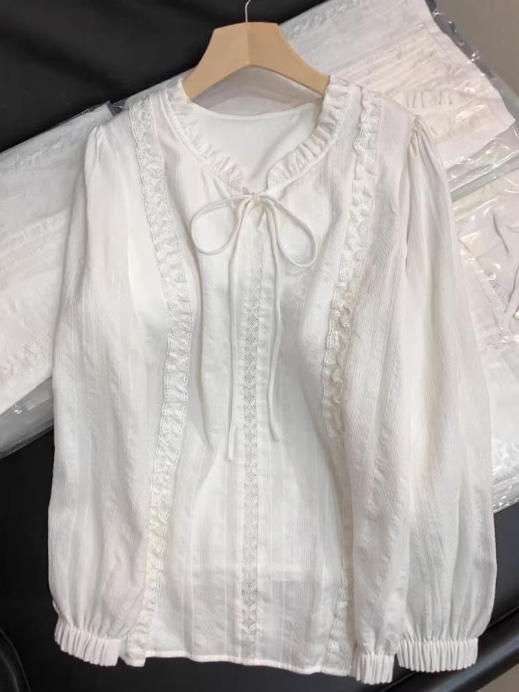 Chic Petite Women's White Lace-Up French Autumn Shirt with Delicate Cutout Design