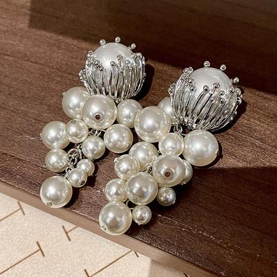 Medieval Niche Design Pearl Grape Fringed Earrings, Sweet and Cool Style Copper-wrapped Pearl Stud Earrings, Bud Grape String Earrings.
