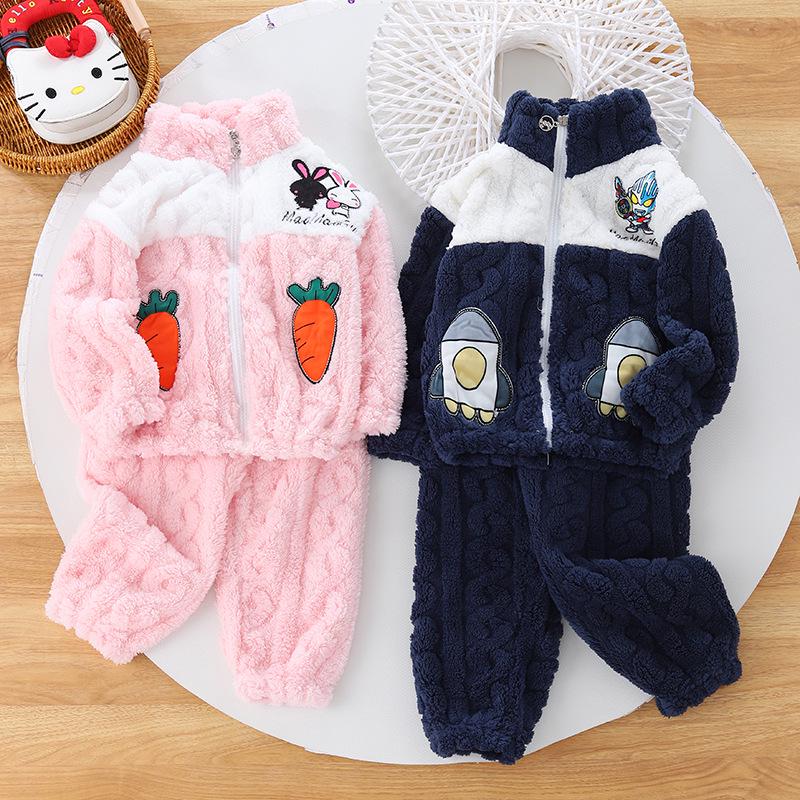 2025 Neuer Stil Kinder Verdickter Samt Pyjama: Warmes Korallenfleece zweiteiliges Set für Jungen & Mädchen