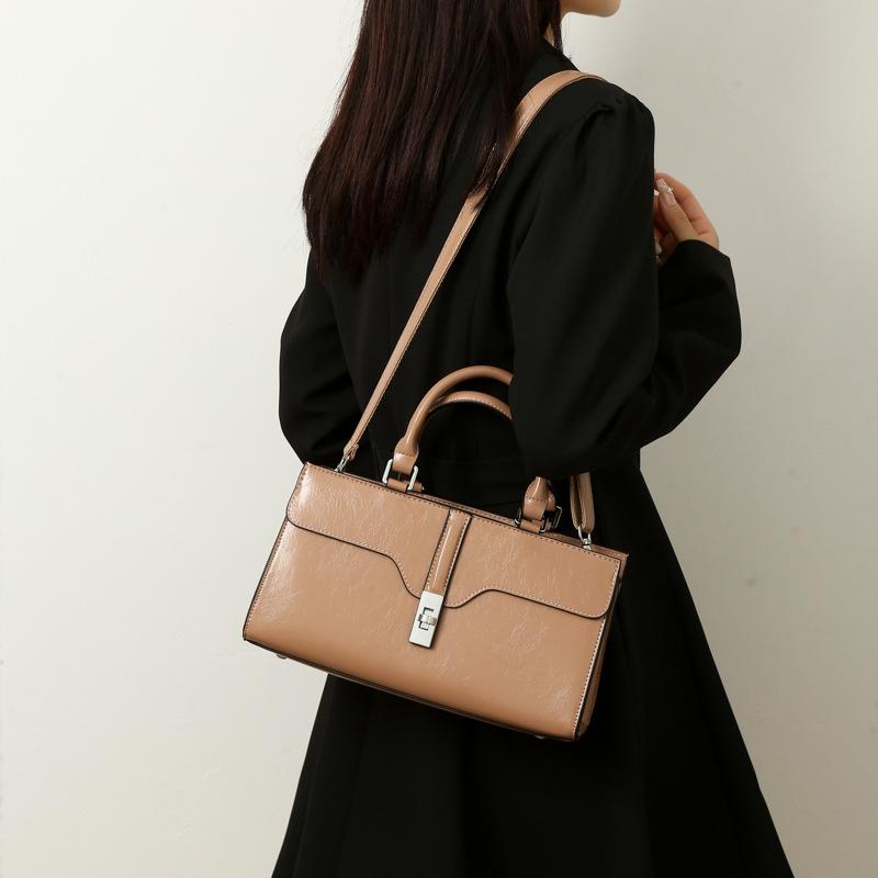 Niche design handbag bag women's new light luxury texture shoulder bag large capacity versatile messenger tote bag