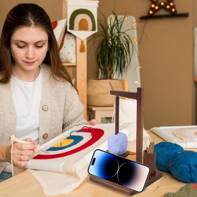 Dřevěný držák na přízi Magnetický dávkovač příze na pletení s držákem na telefon Zabraňuje zamotávání příze Držák na klubko příze Spinner pro ženy