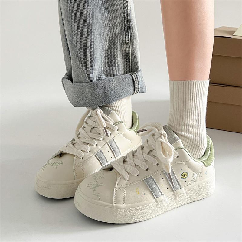 Cute graffiti retro round head heightened platform white shoes women's 2025 new versatile lightweight casual board shoes