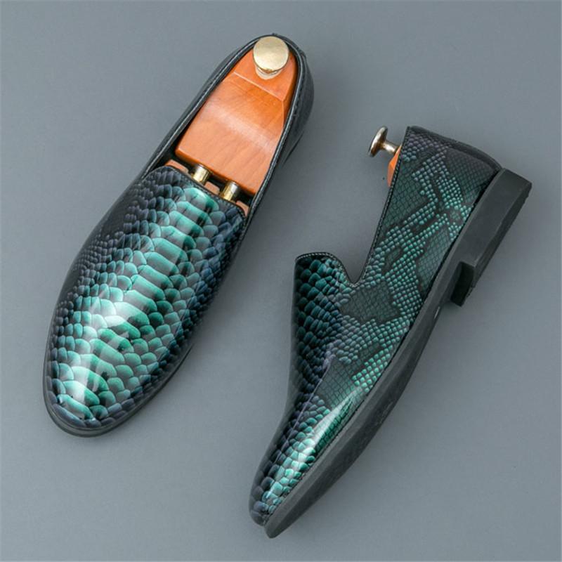 

Новые туфли-лоферы из лакированной кожи с острым носком и змеиным принтом для мужчин, дизайнерские, формальные, для свадьбы, выпускного вечера, вечера встречи выпускников 38