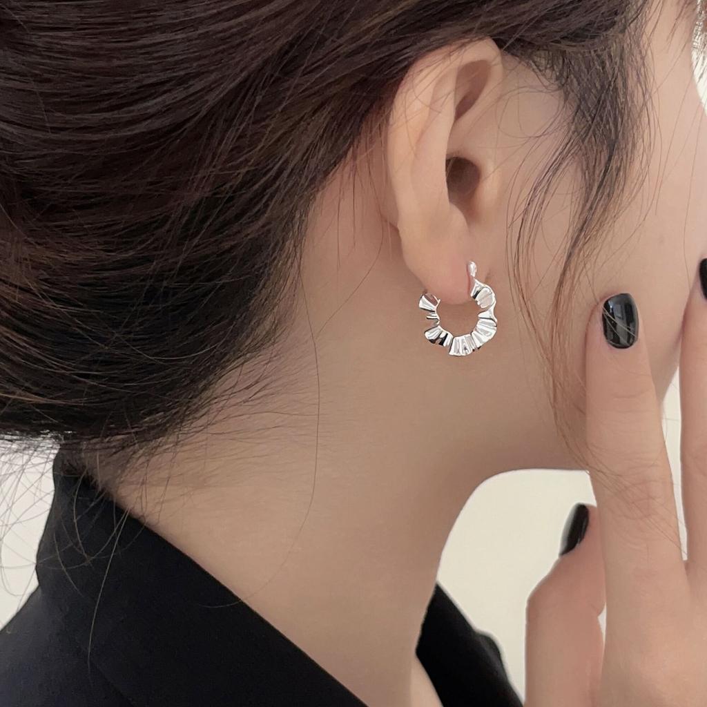 Irregular Pleated Texture Ear Buckle Niche Design Women's Light Luxury Fashionable Earrings Simple Temperament Earrings