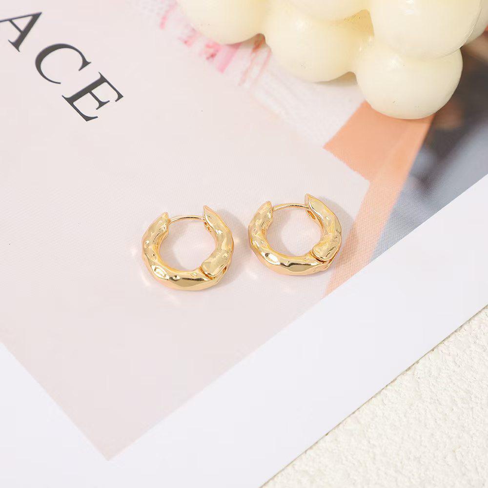 Retro Chic European & American Ear Cuffs: Women's Elegant Simple Stud Earrings