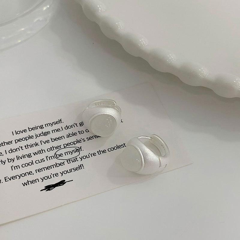 Cataramă din calcedonie albă mată Cercei mate de ultimă generație Cercei cu design de nișă în stil rece