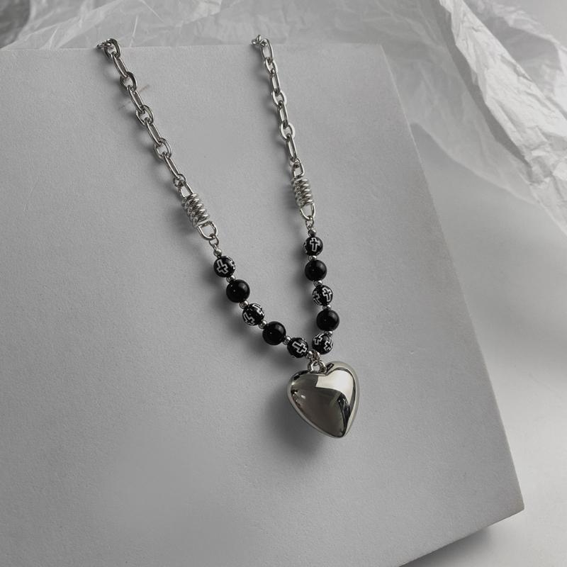 Fashion Sweet Cool Heart Pendant Necklace Choker Neck Chain Elegant Clavicle Chain Handmade Beaded Necklace Y2K Jewelry