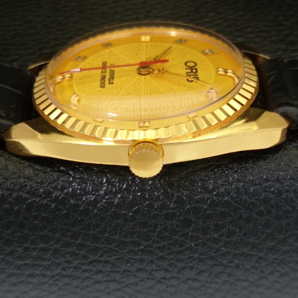 VINTAGE HAND-WINDING SWISS MENS REFURBISHED GOLDEN COLOR DIAL WATCH A438506-2 R131a-a438506