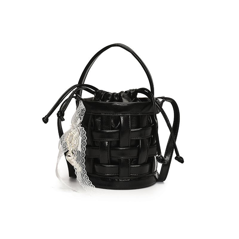 Modische gewebte kleine Tasche Damen Frühling und Sommer neu tragbare Bucket Bag Nische beliebt Umhängetasche