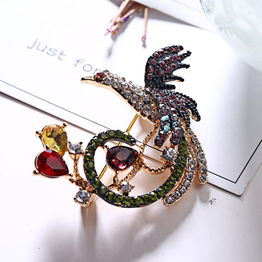Creative Full Rhinestone Long Tail Birds Brooches For Women Men Exquisite Funny Flying Bird Lapel Pins Animal Badge Jewelry Gift