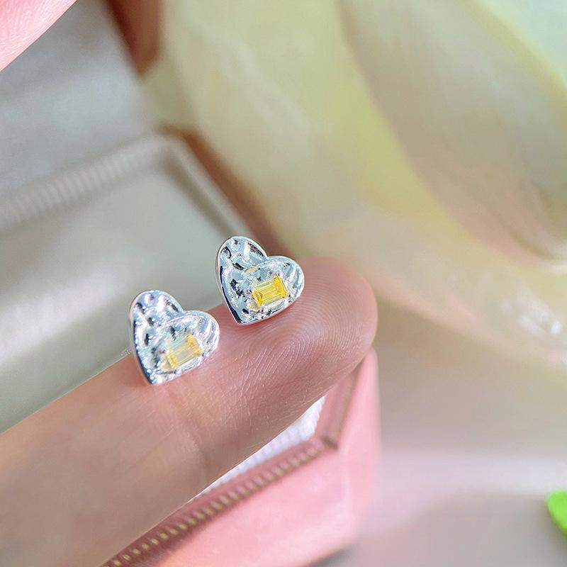 

Персонализированные серьги Gentle Style Folds Love для женщин с нишевым дизайном Sweet Cool Style Earrings