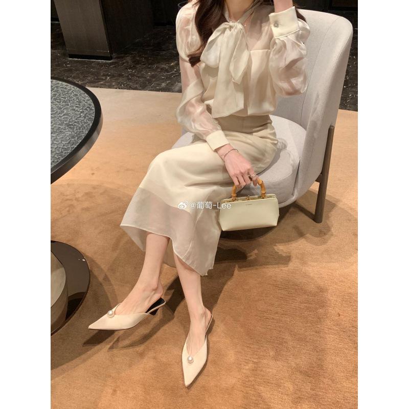 

Элегантная обувь Маленький заостренный носок Нежные жемчужные атласные ленивые полушлепанцы Женщины 37 абрикосовый