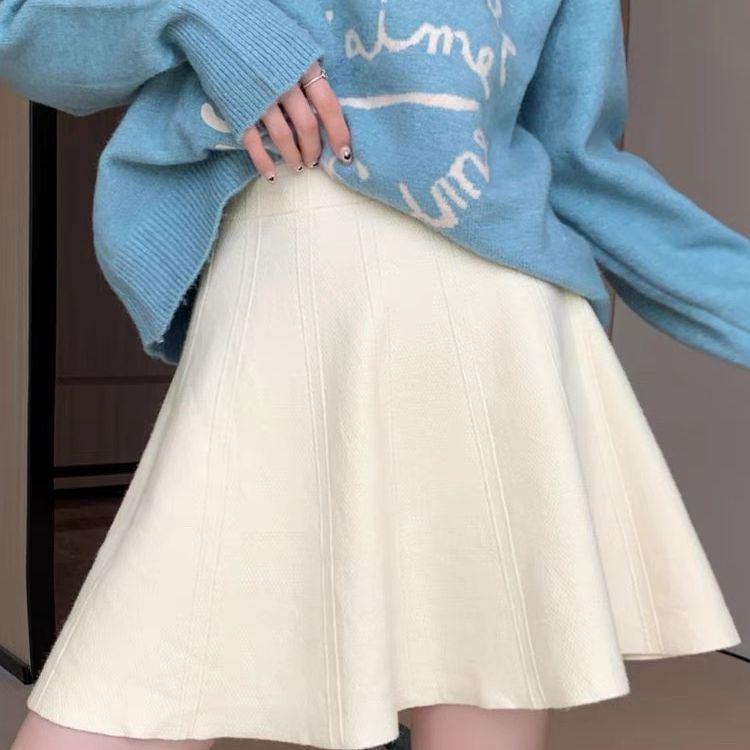 Stylish Plus Size High-Waisted Knitted Short Skirt - Autumn/Winter Collection