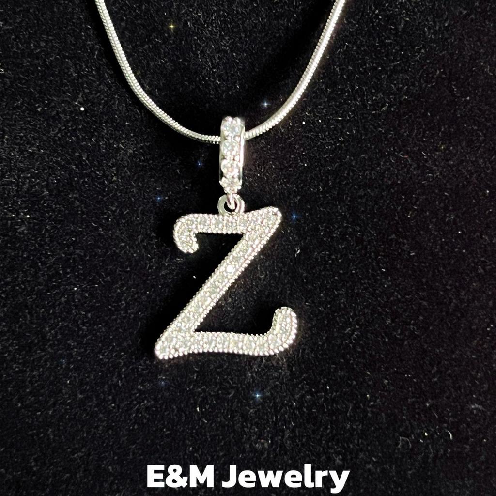 Königliches Hof-Halsband inspiriert von Mean Girls - Set mit Anhängern: Kreuz, Krone & römische Ziffern, vollständig besetzt mit Zirkonia - Luxuriöser, vergoldeter Kupfer-Choker für Damen