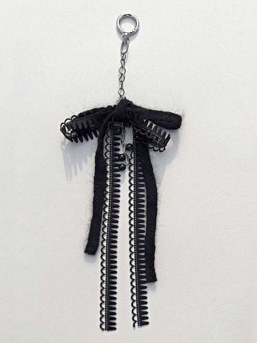 SIMILLENT LONG KNIT LAYERED KEYRING_BLACK