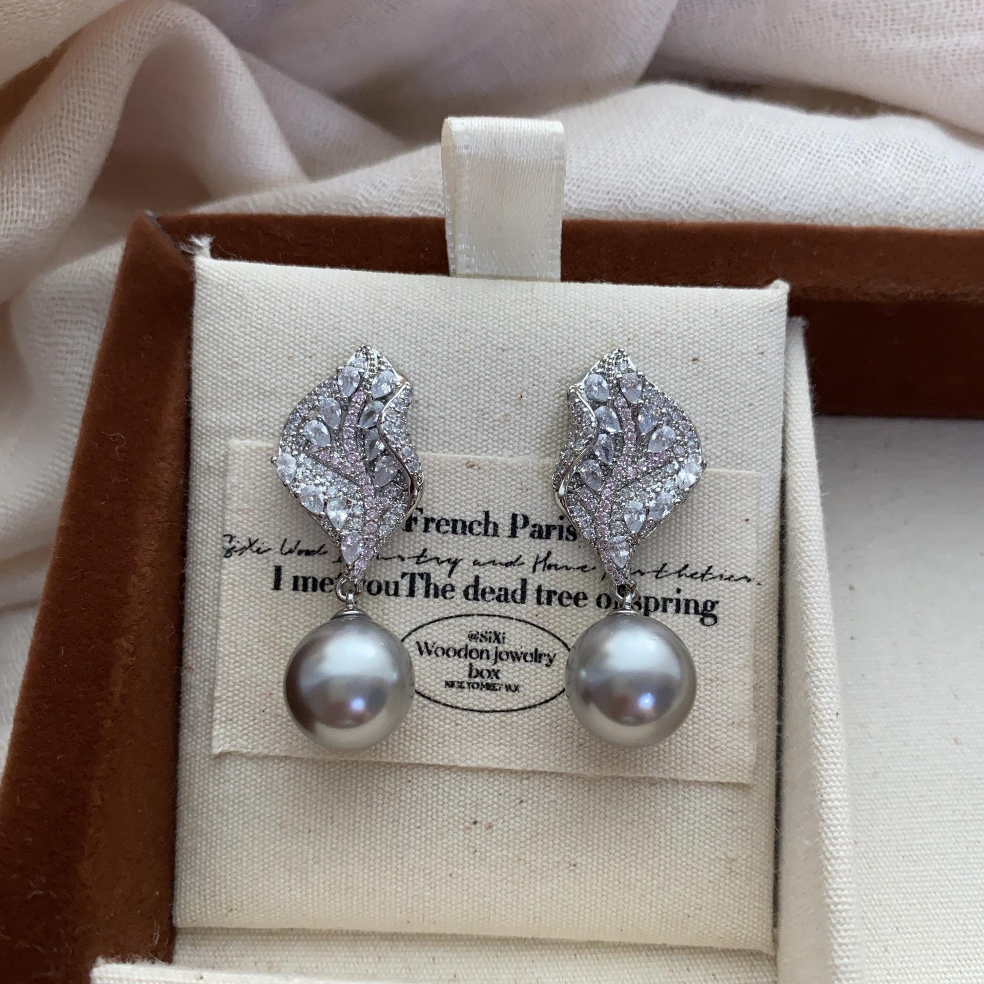 Leaf Pearl Diamond Stud Earrings Light Luxury Niche Versatile Exquisite Advanced Smart Soft Earrings