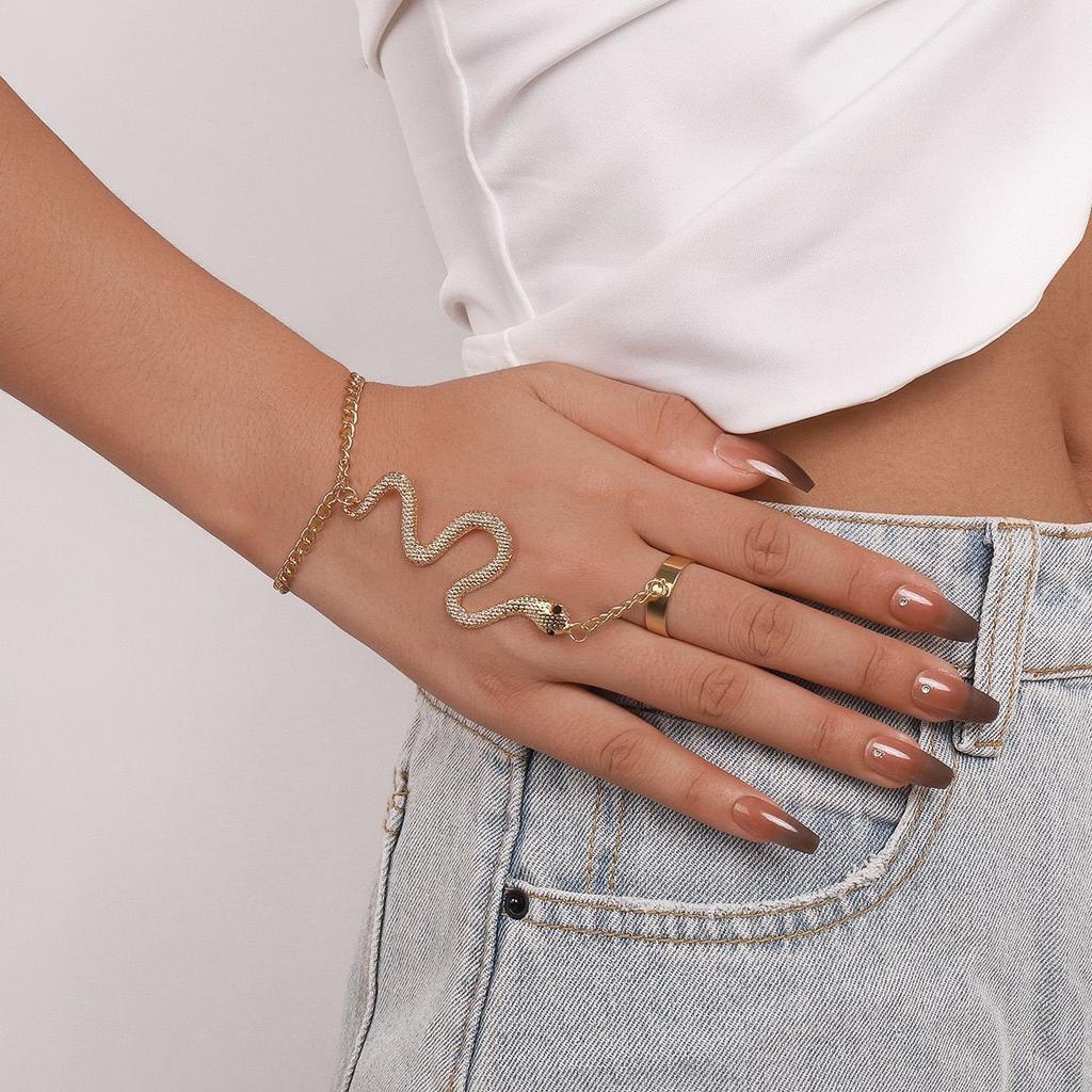 High Appearance, Cute Snake Shape, Simple and Atmospheric Bar Performance Pendant