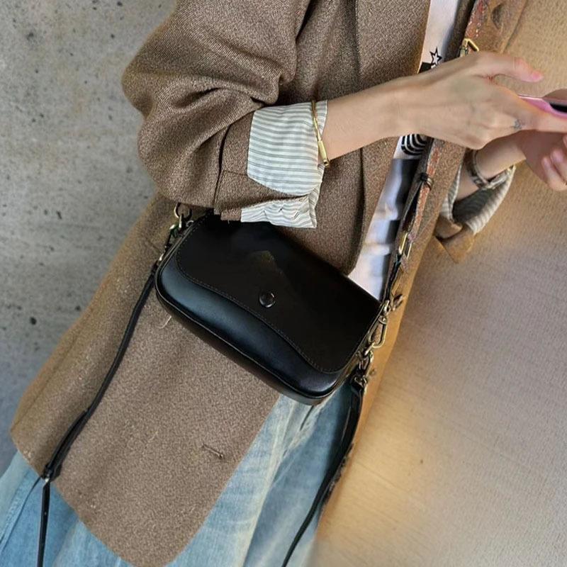 Genuine leather women's bag 2025 autumn and winter new model, shoulder and crossbody bag, fashionable casual niche design women's small square bag