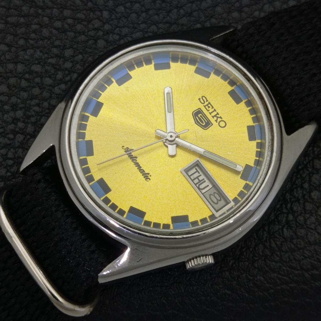 AUTOMATIC VINTAGE SEIKO 5 JAPAN 7009A MENS GOLDEN COLOR DIAL WATCH A701298-5 R206a-a701298