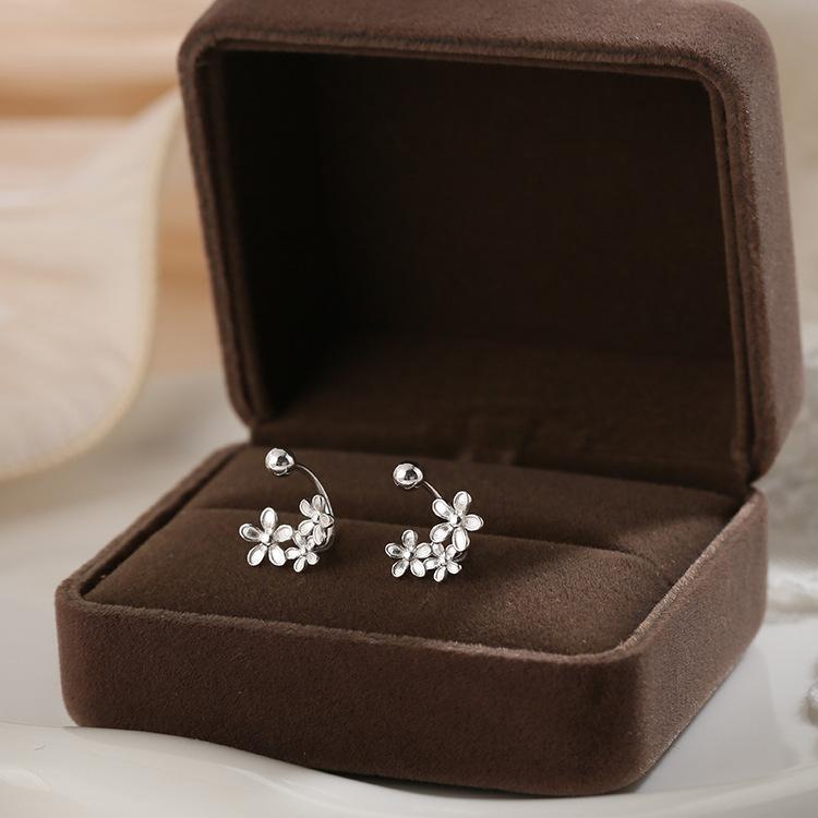

OL Style Elegant Metal Flower Cluster Stud Earrings for Women Ladies Simplicity Silver Color Flower Earrings Jewelry Accessories