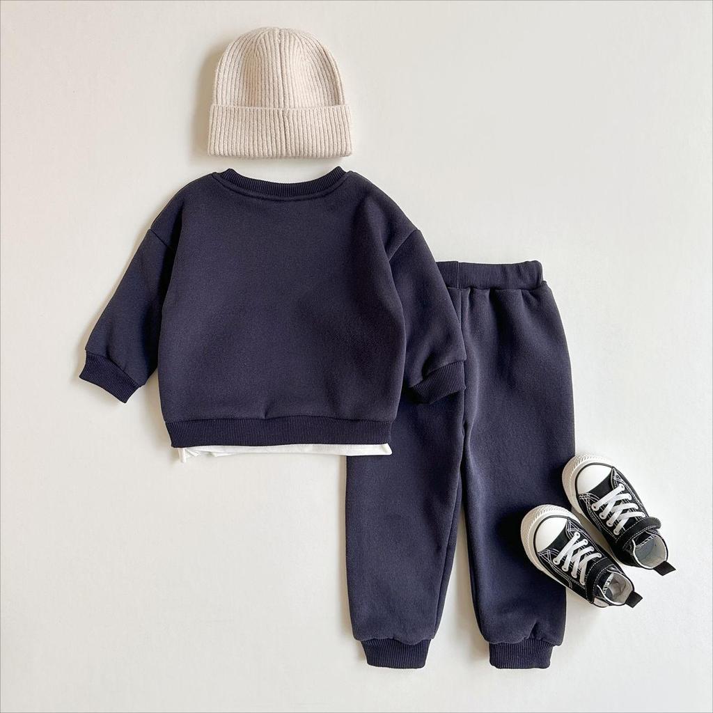 Conjunto de dos piezas para bebé niño: Sudadera con capucha y pantalones deportivos de felpa con estampado de letras para otoño/invierno.