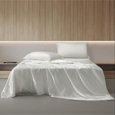 Boyang All-Season Silk-Touch Quilt