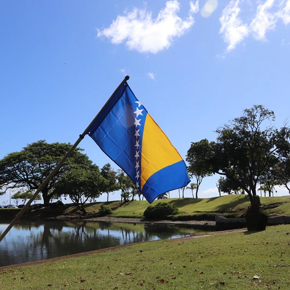 90 * 150 cm(3*5 Fuß) Bosnien und Herzegowina Flagge Polyester Flagge Banner mit Zwei Metallösen Lichtecht Lebendige Farben