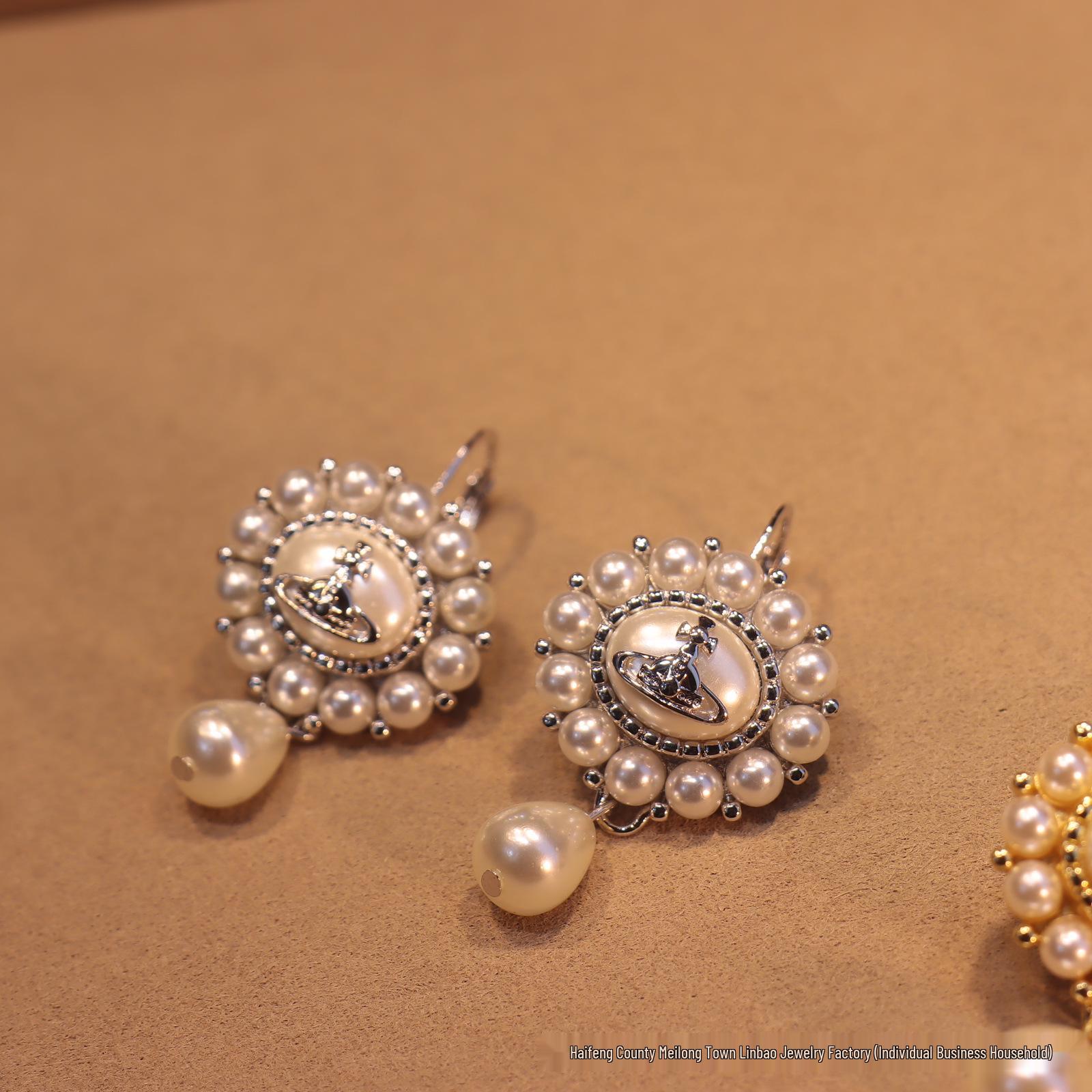 

Empress Dowager Vivienne S925 Sterling Silver Sunflower Pearl Stud Earrings срібний