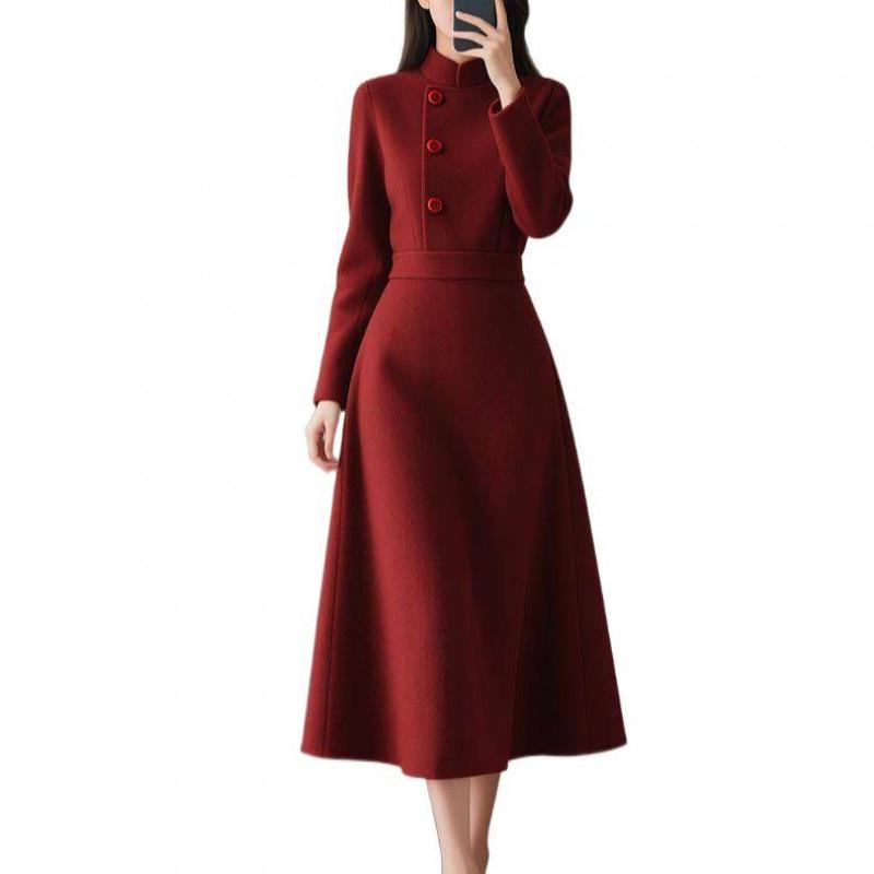 Elegant Autumn/Winter Retro Dress: Waist-Cinching, Mid-Length, Stylish for Ladies' Commuting.