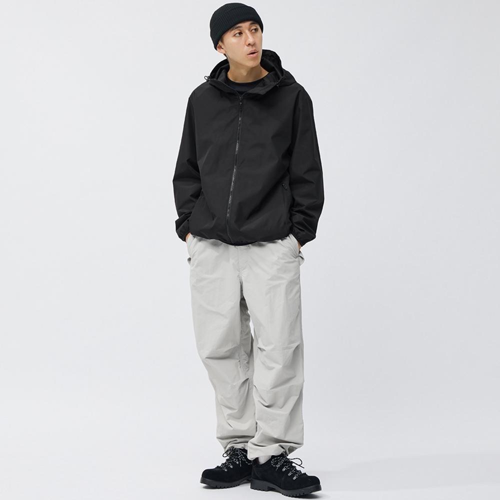 

Парашютные штаны Gu By Uniqlo можно настроить