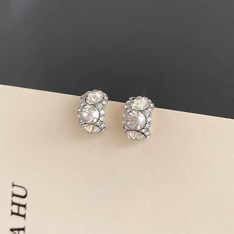 

Japan and South Korea exquisite stud earrings flash dark night Berlin gray earrings niche design sense explosion high-end sense білий