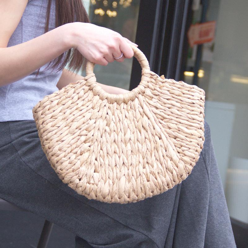 Bolsa de palha feminina moda nova primavera e verão lazer férias portátil bolsa de praia bolsa de papel trançado semi-redonda feita à mão