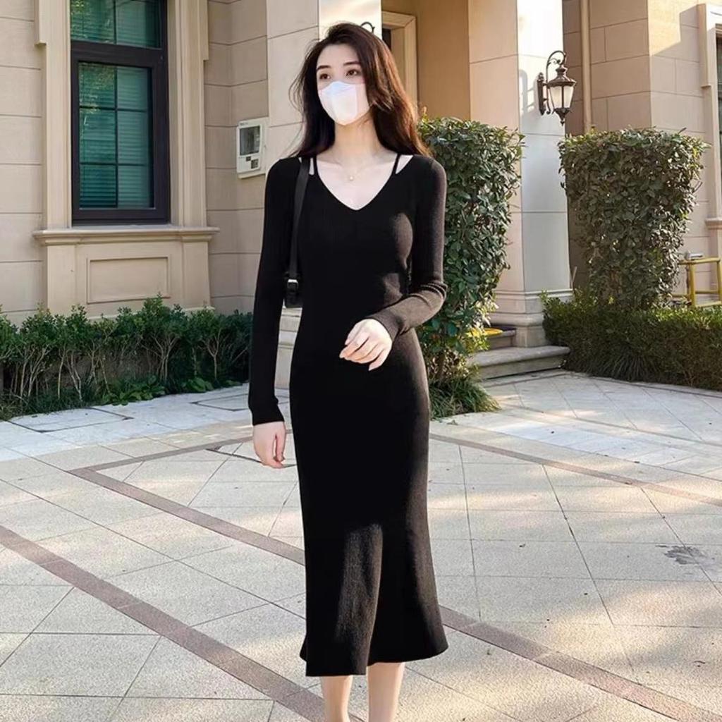 Temperament V-neck Knitted Dress Autumn/Winter Women's Wear Gentle Style Slim Fit Hip Hugging Sweater Dress