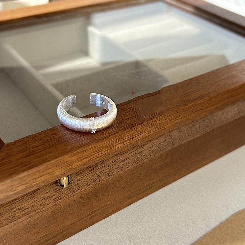 High-end Minimalist Copper Ring Adorned With Radiant Zirconia For Trendy Women