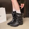 2025 super Feuer kurze Stiefel spitz dicker Absatz Frühling Nieten Stacking Stiefel V-Ausschnitt Western Cowboy Martin Stiefel Damen Britischer Stil